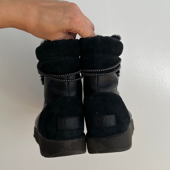 UGG VIKI WATERPROOF BLACK BOOTS Size 11 - Picture 4 of 7